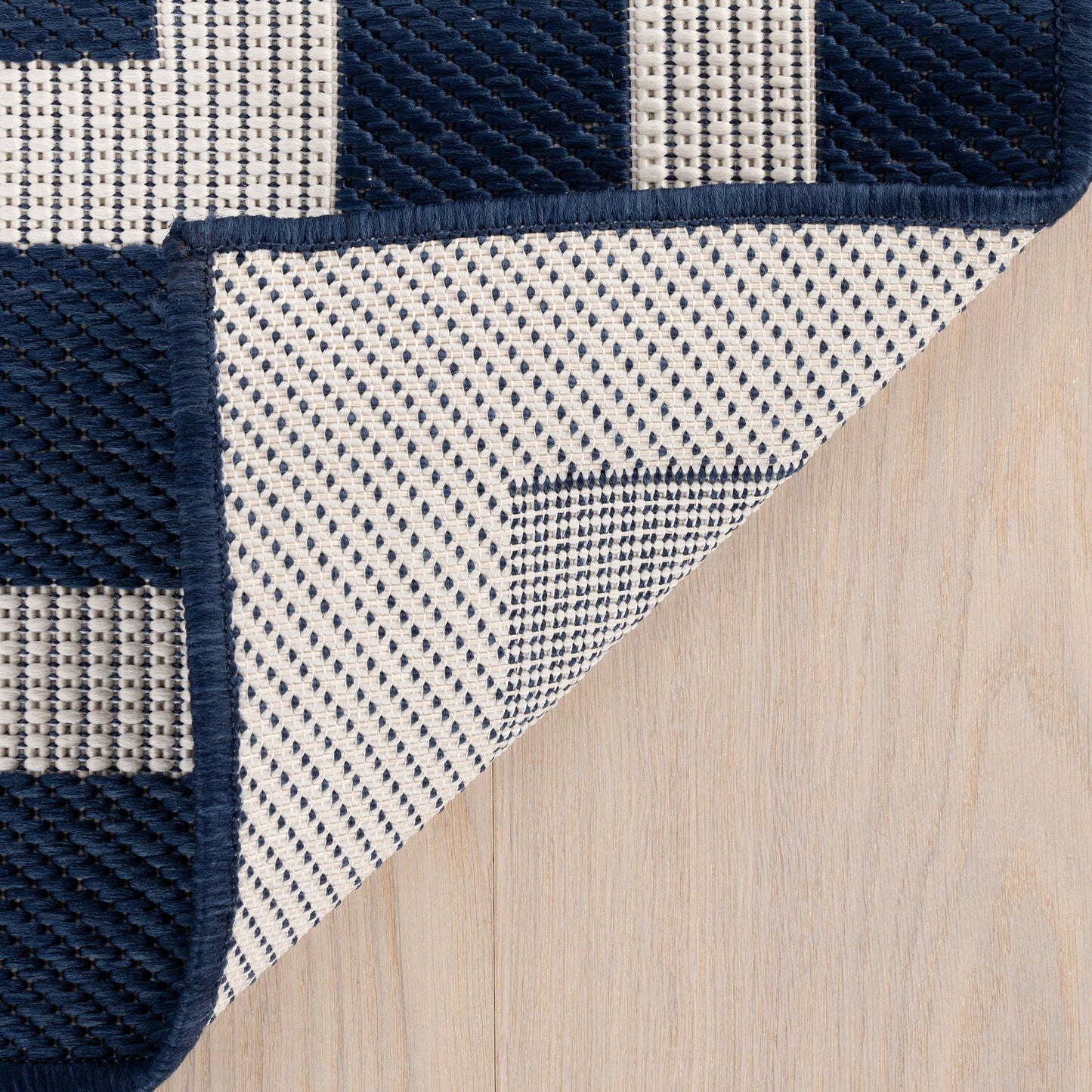 Zirelle Indoor/Outdoor Contemporary Area Rug: Brown / Rectangle / 6' 7" X 9'