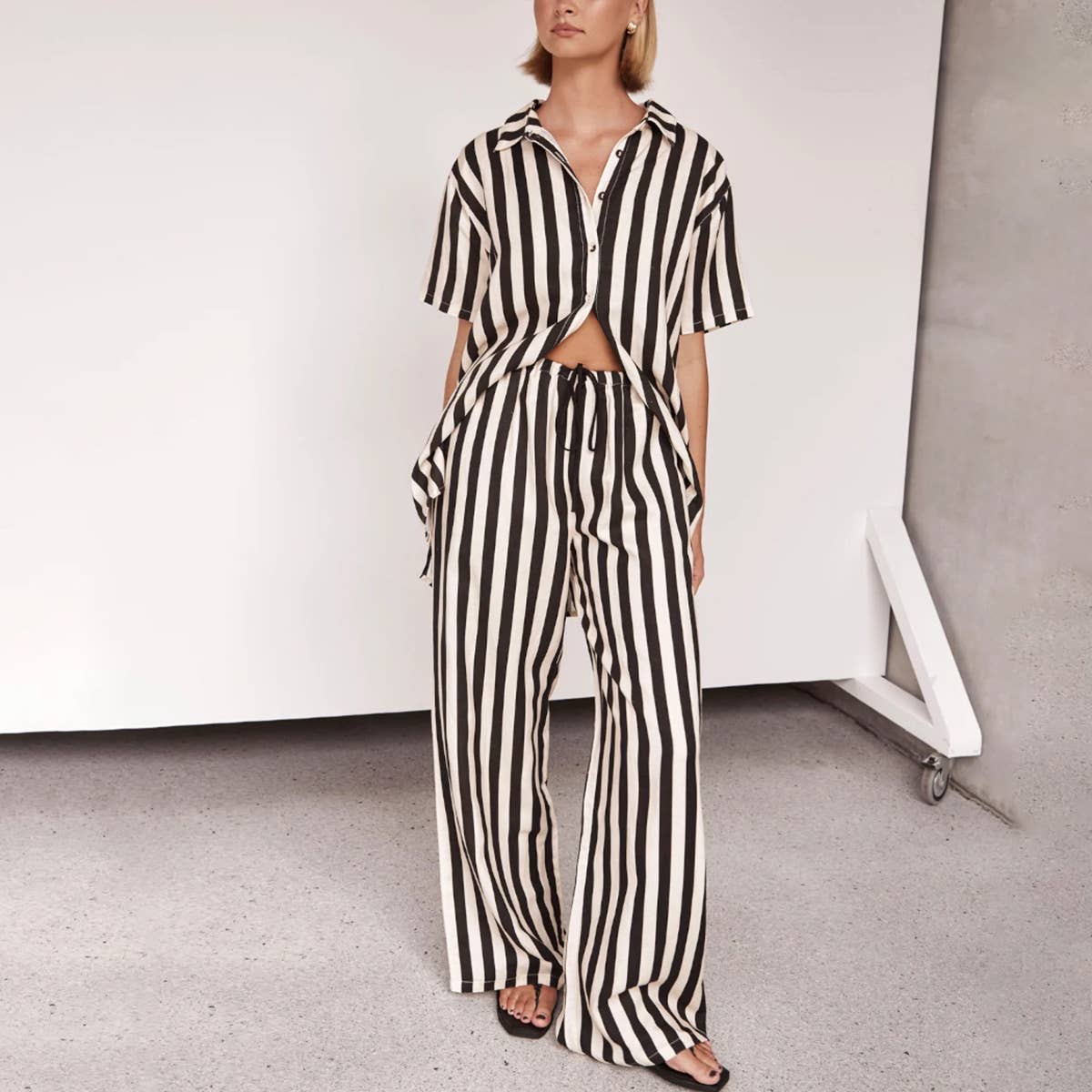 BLACK & WHITE STRIPED SET