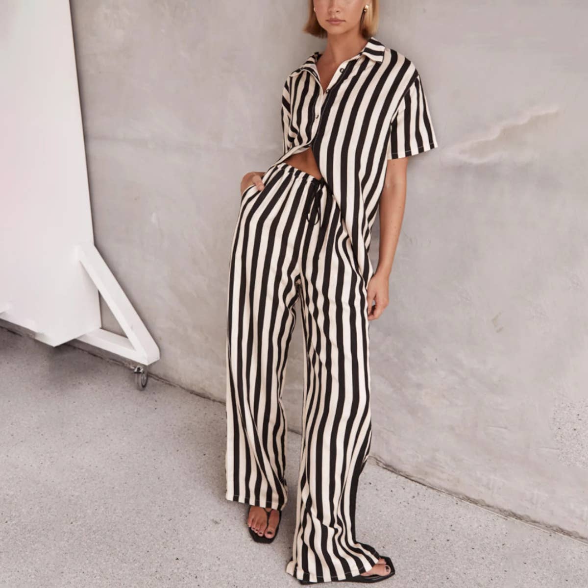 BLACK & WHITE STRIPED SET
