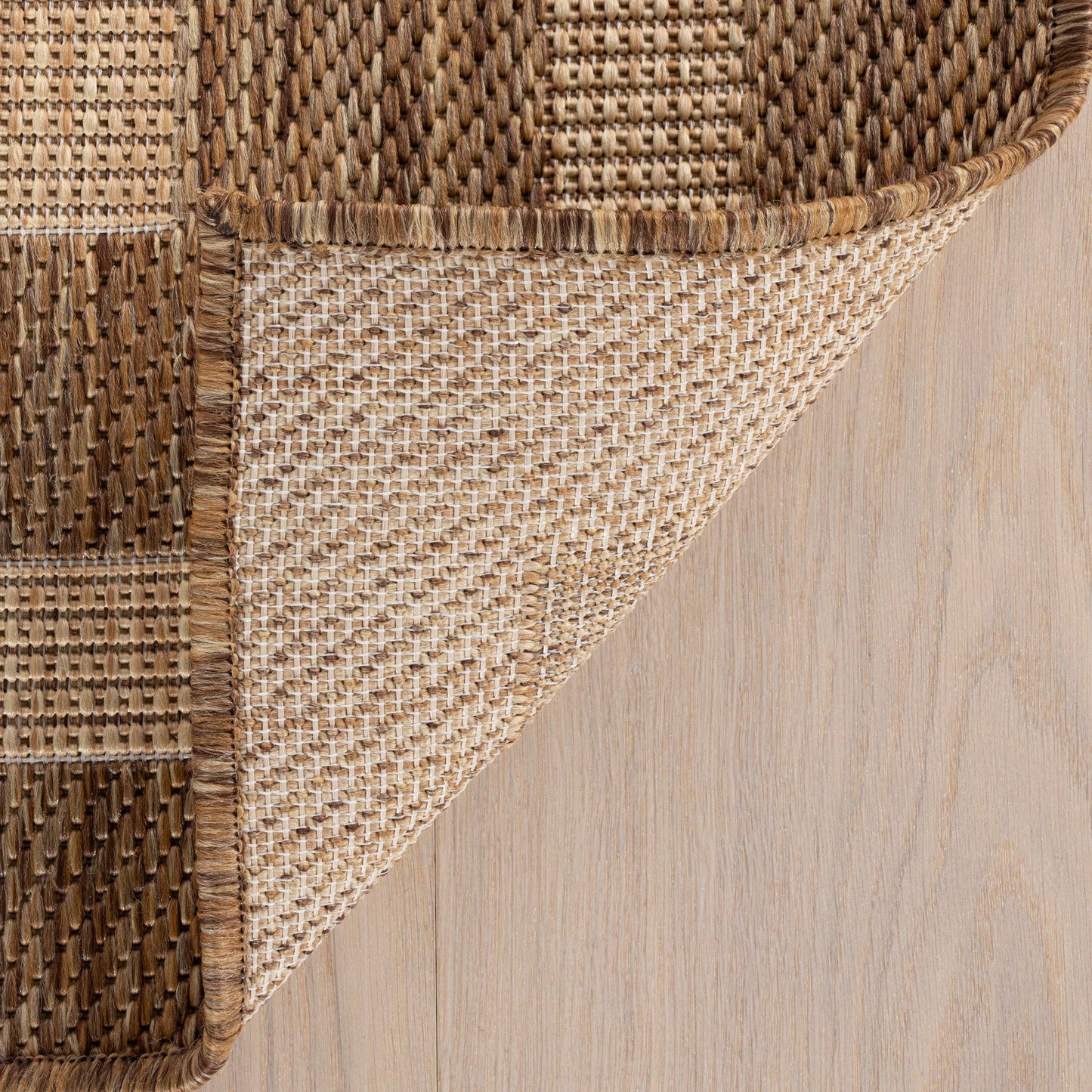 Indoor/Outdoor Contemporary Rug: 6' 7" X 9'