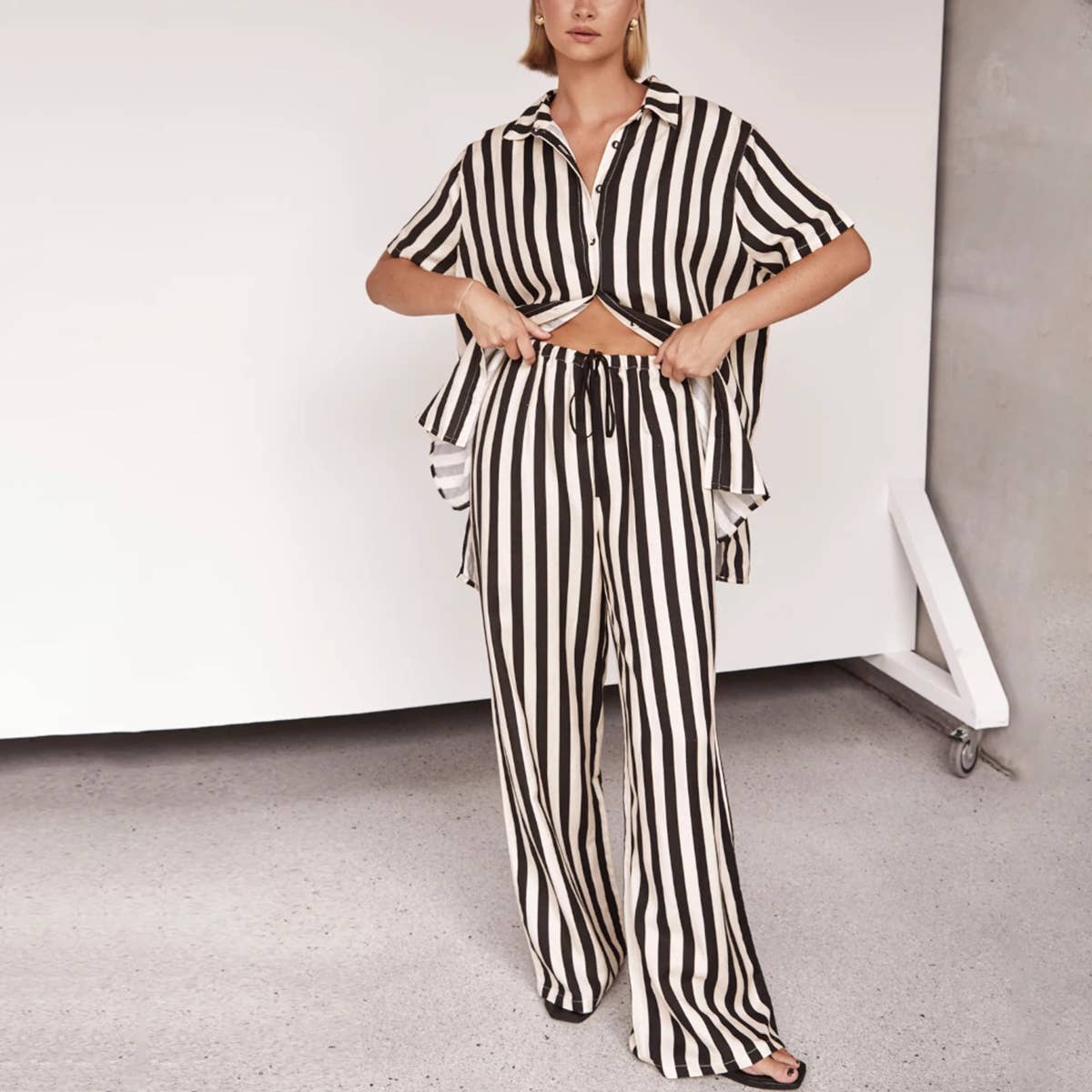 BLACK & WHITE STRIPED SET