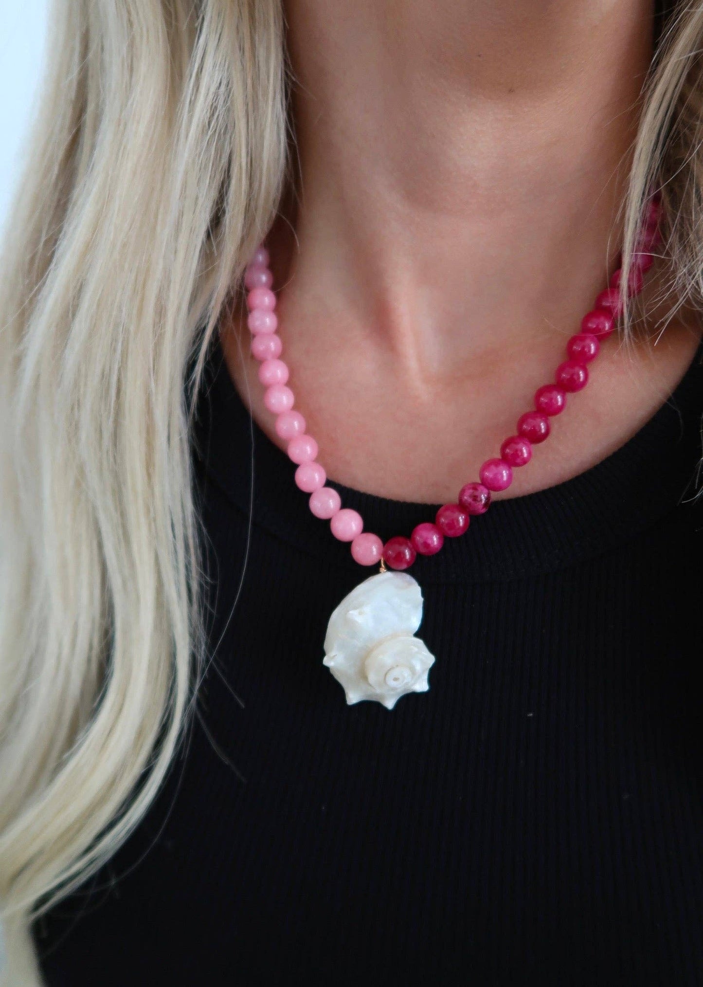 PINK SEASHELL NECKLACE