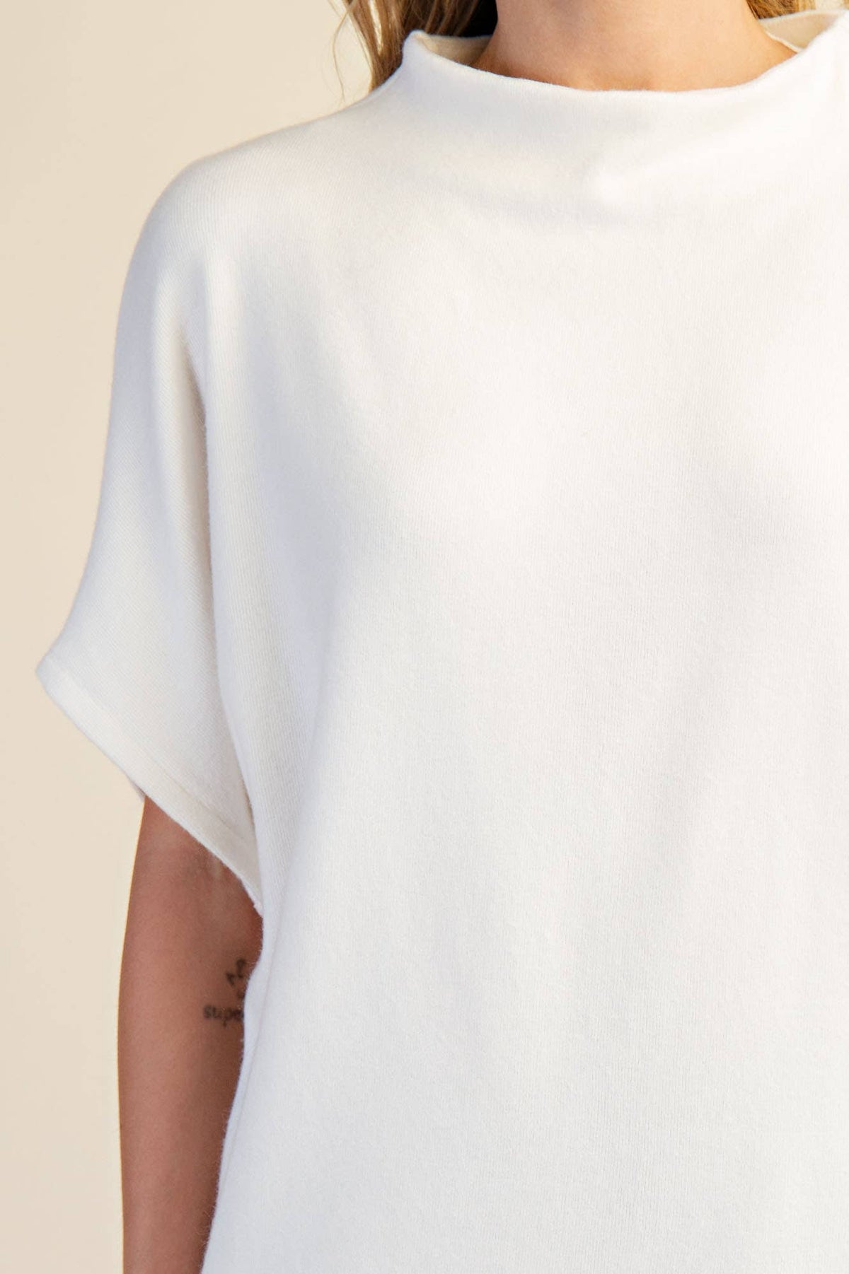 Mock Neck Short Sleeve Pullover Knit Top: Black / S