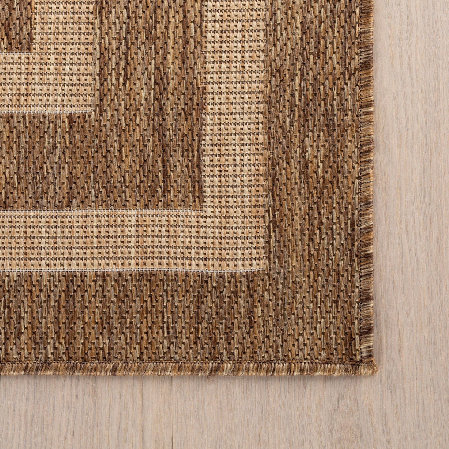 Zirelle Indoor/Outdoor Contemporary Area Rug: Brown / Rectangle / 6' 7" X 9'
