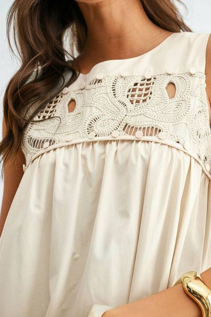 CREAM MAXI DRESS WITH LACE DETAILS