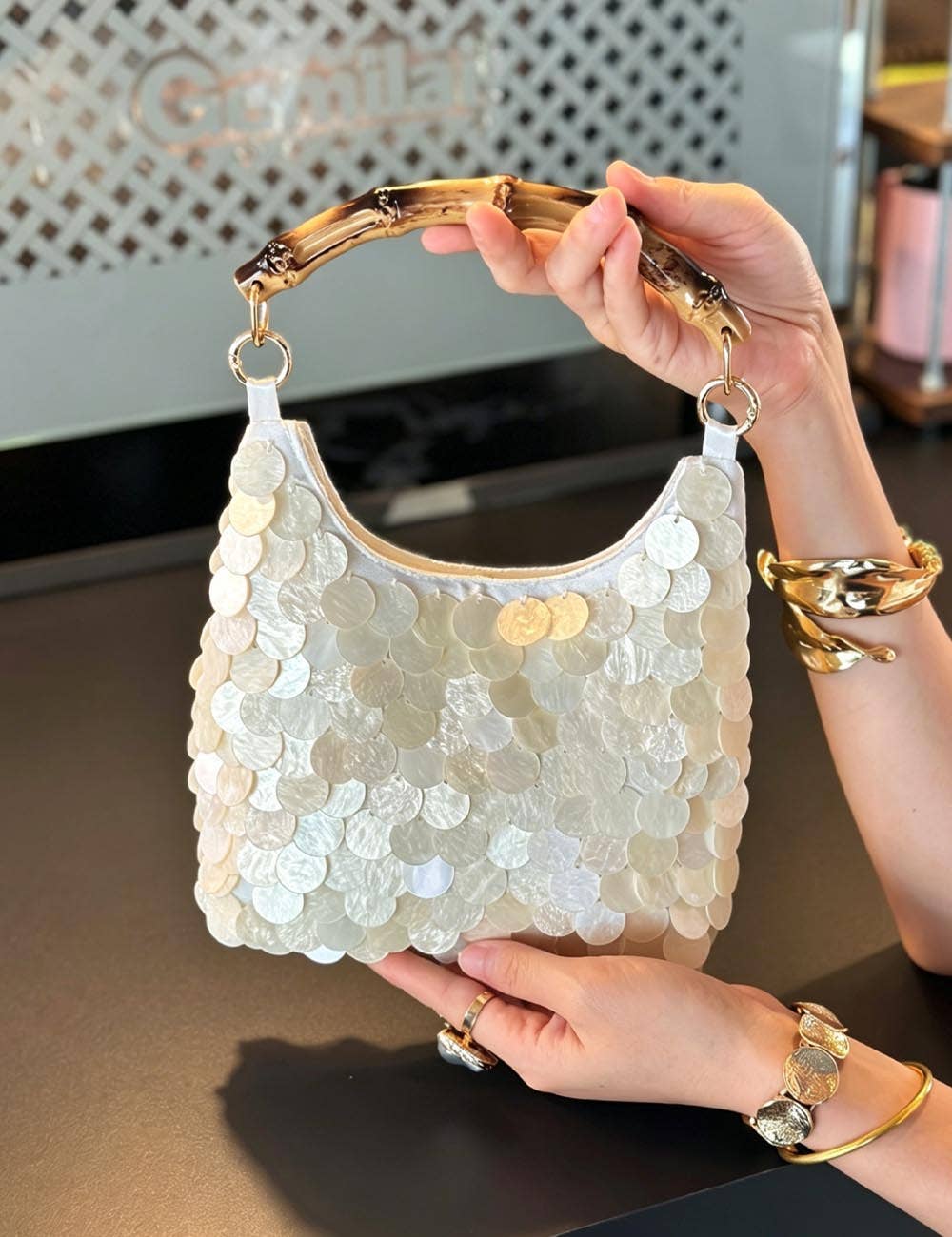 Trendy Shell Bamboo Handle Evening Handbag Bag MK2BLC6W10BBG316: Beige