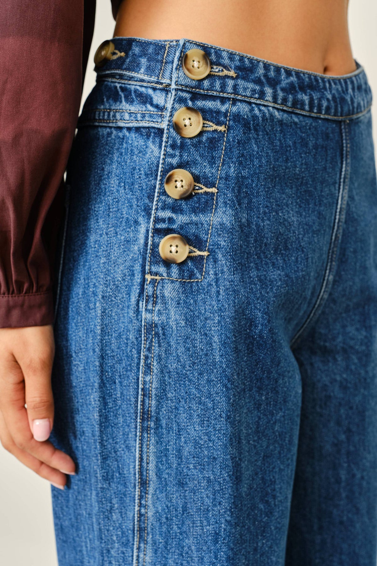 WIDE JEANS - SIDE BUTTON DETAIL