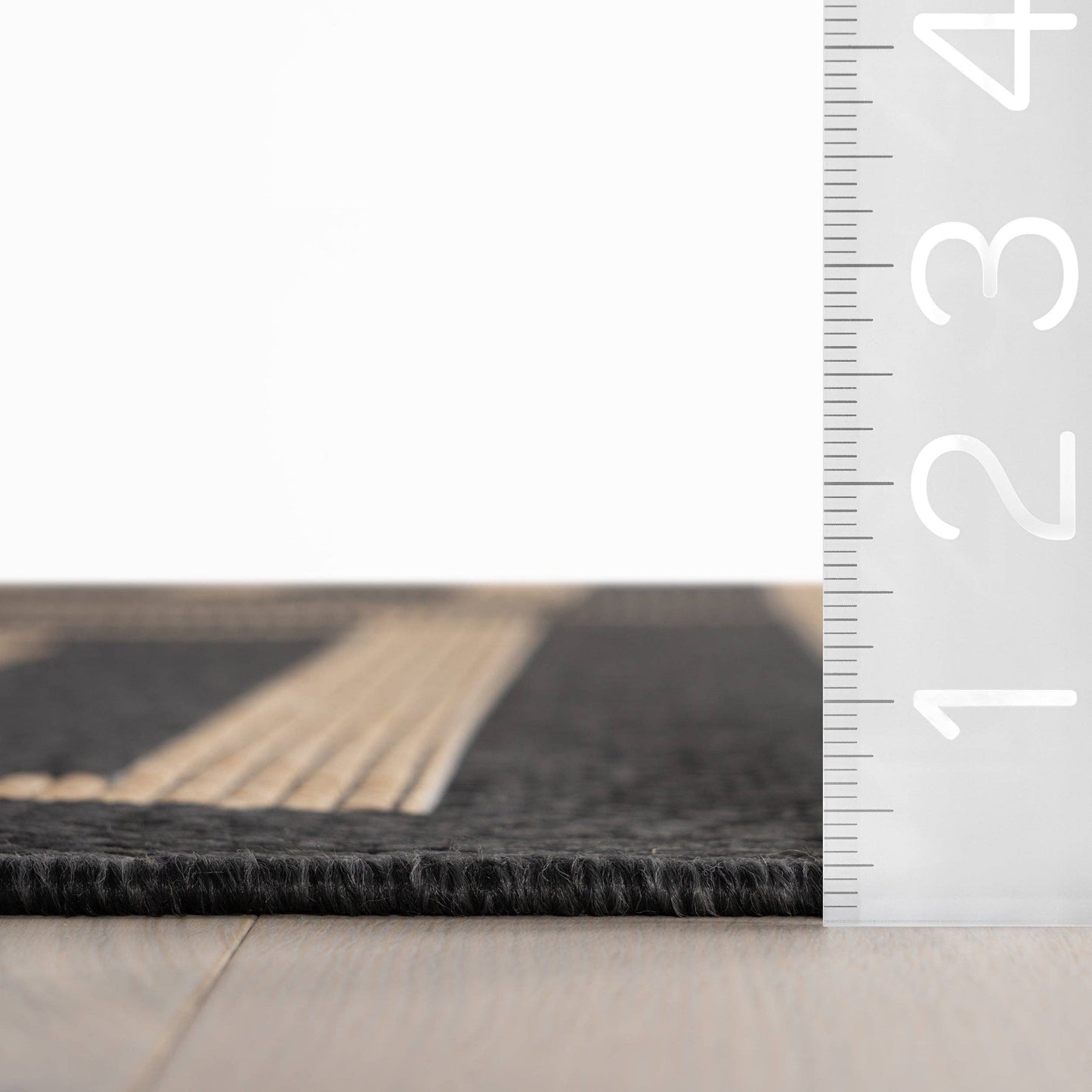 Zirelle Indoor/Outdoor Contemporary Area Rug: Brown / Rectangle / 6' 7" X 9'