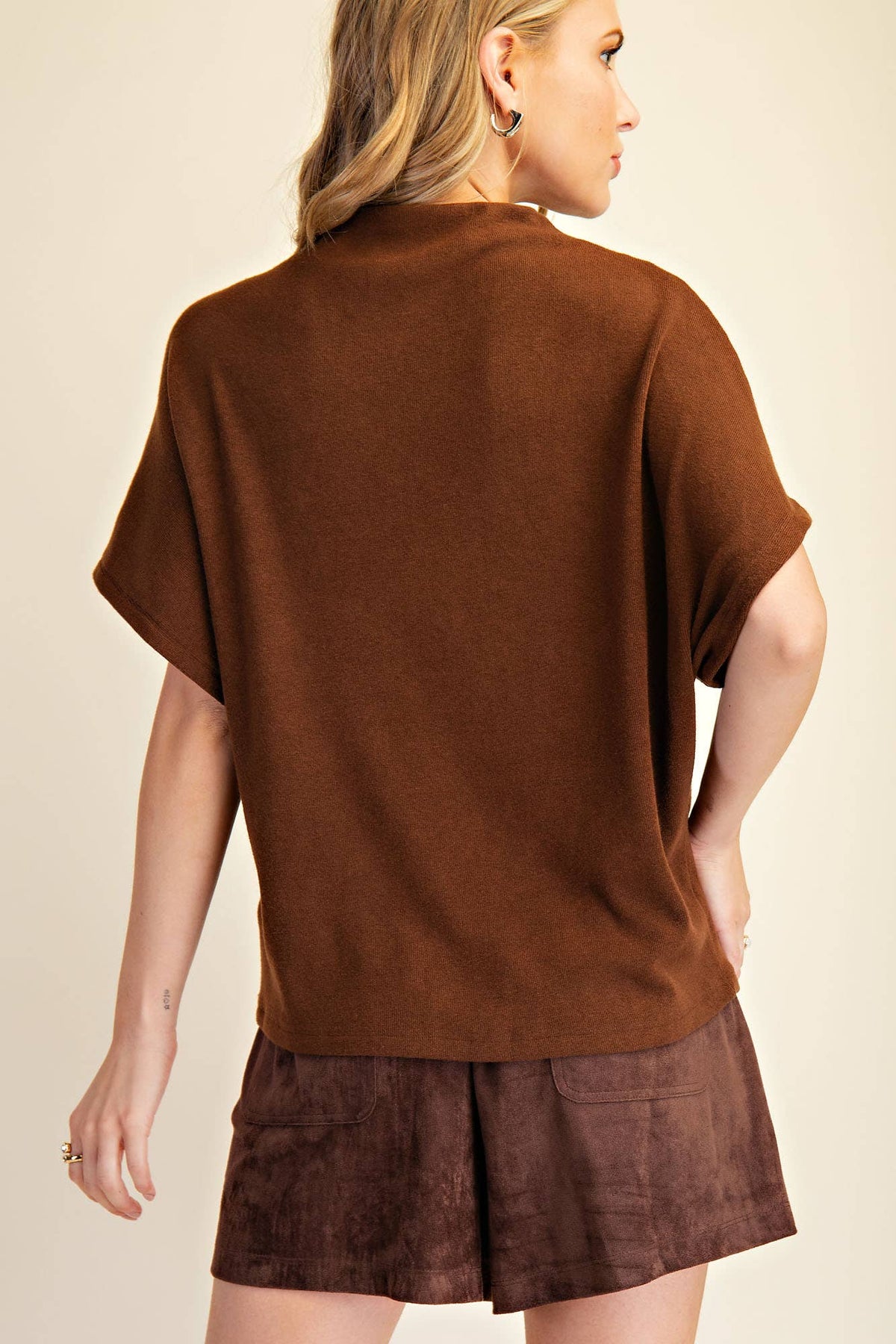 Mock Neck Short Sleeve Pullover Knit Top: Black / S