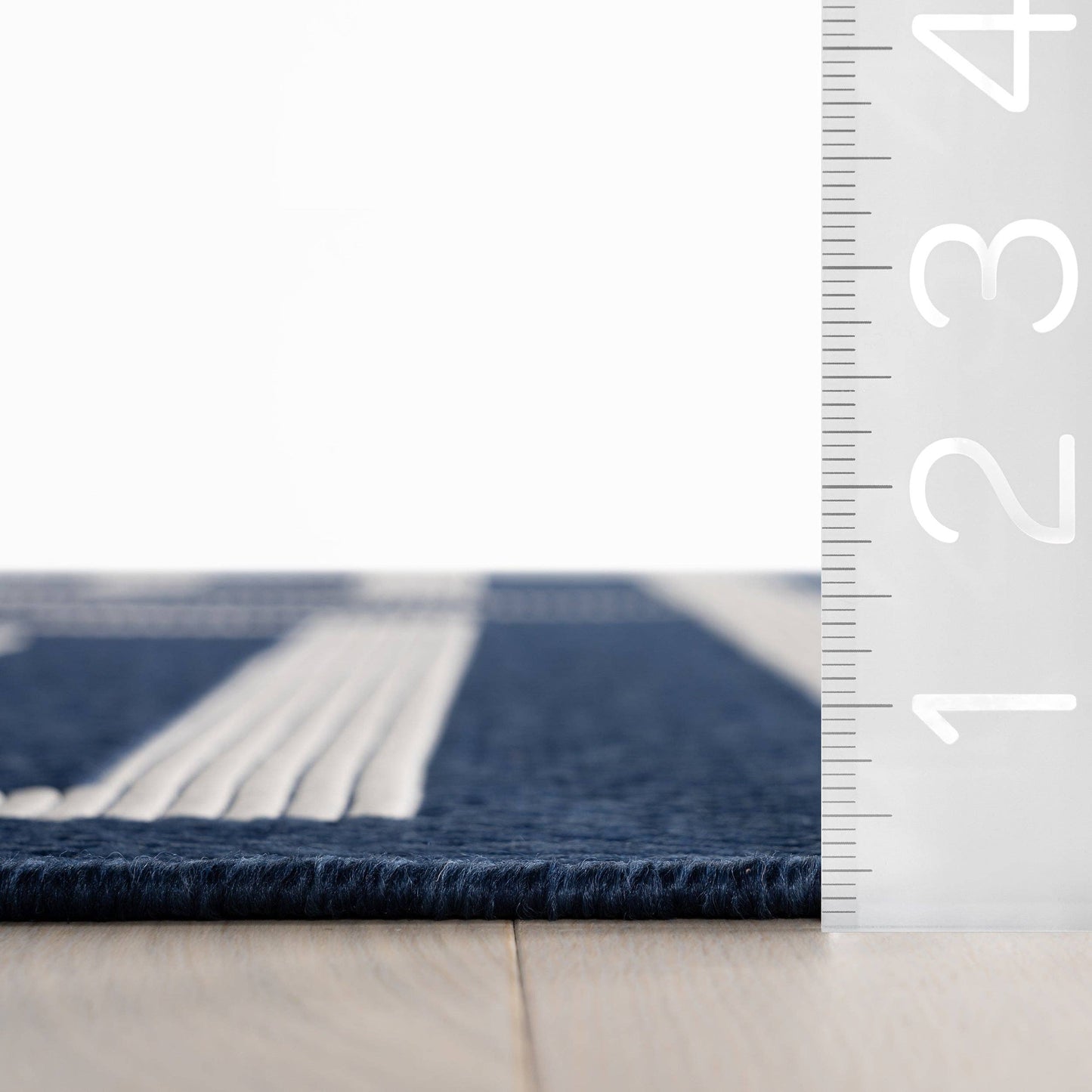 Zirelle Indoor/Outdoor Contemporary Area Rug: Brown / Rectangle / 6' 7" X 9'