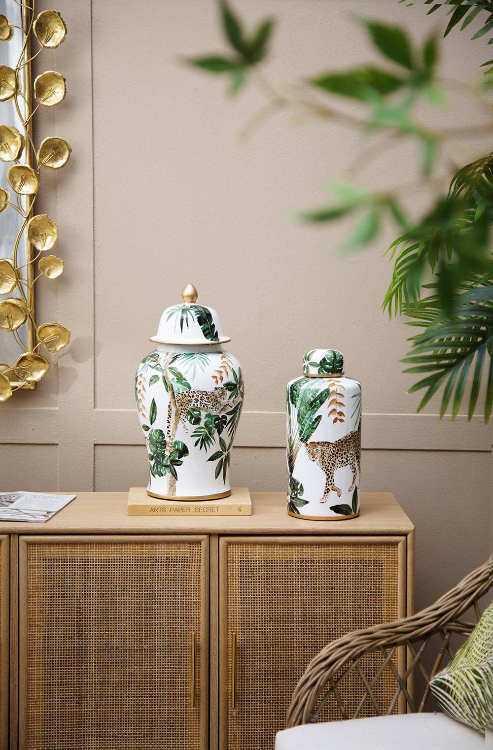D9.5x18" White and Green Leaf Pattern Ginger Jar