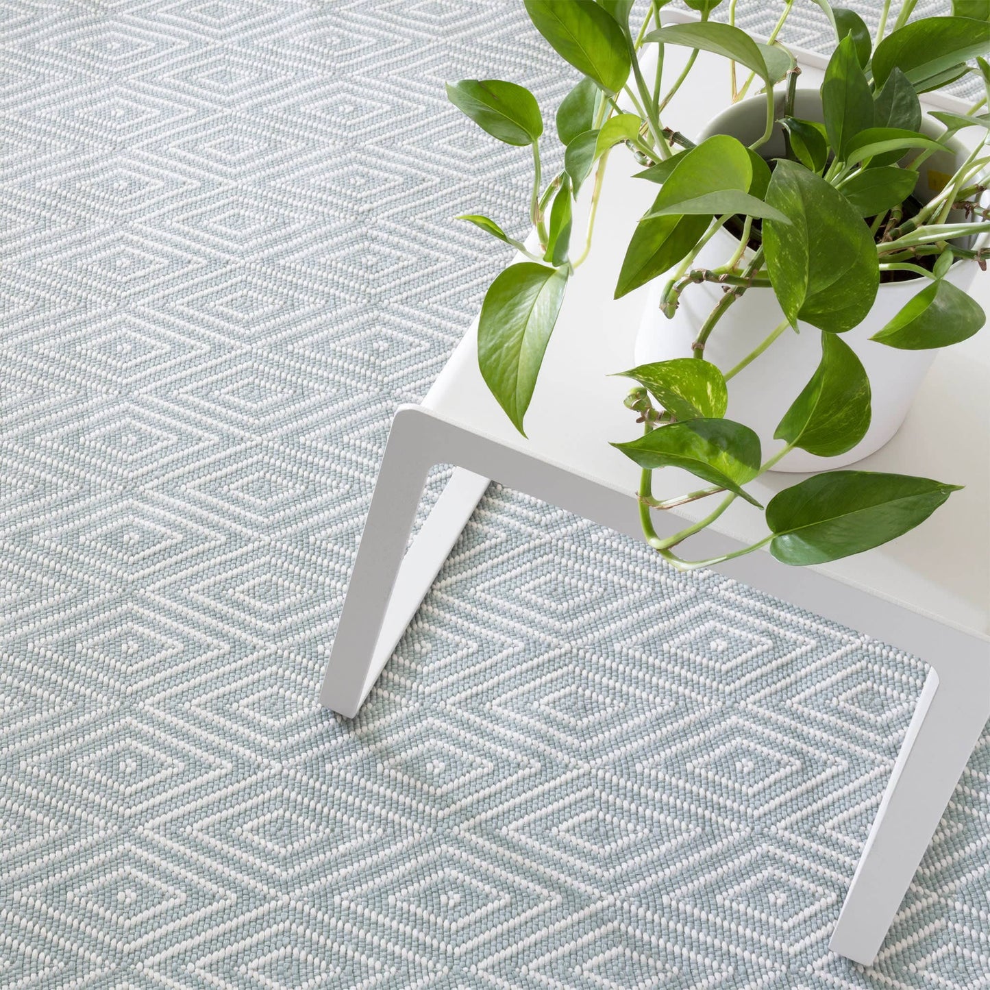 Diamond Handwoven Indoor/Outdoor Rug | Light Blue/Ivory: 4' x 6'