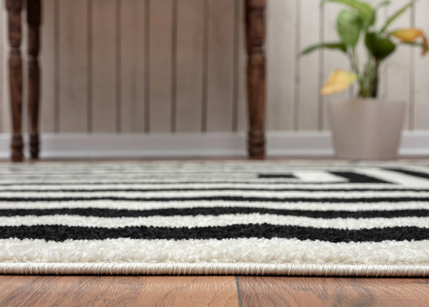 Abani Casa CAS120A -  Contemporary Black & Ivory Rectangular: 8'11" x 12'