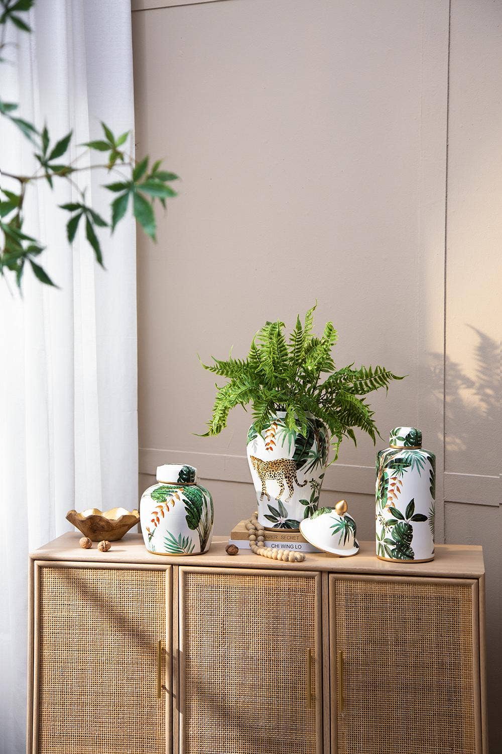 D9.5x18" White and Green Leaf Pattern Ginger Jar