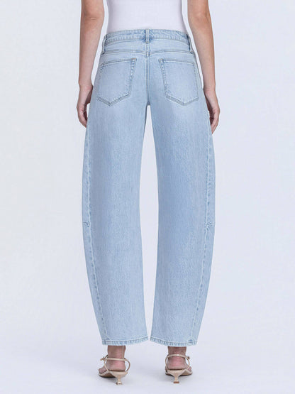 LIGHT WASH BARREL JEANS