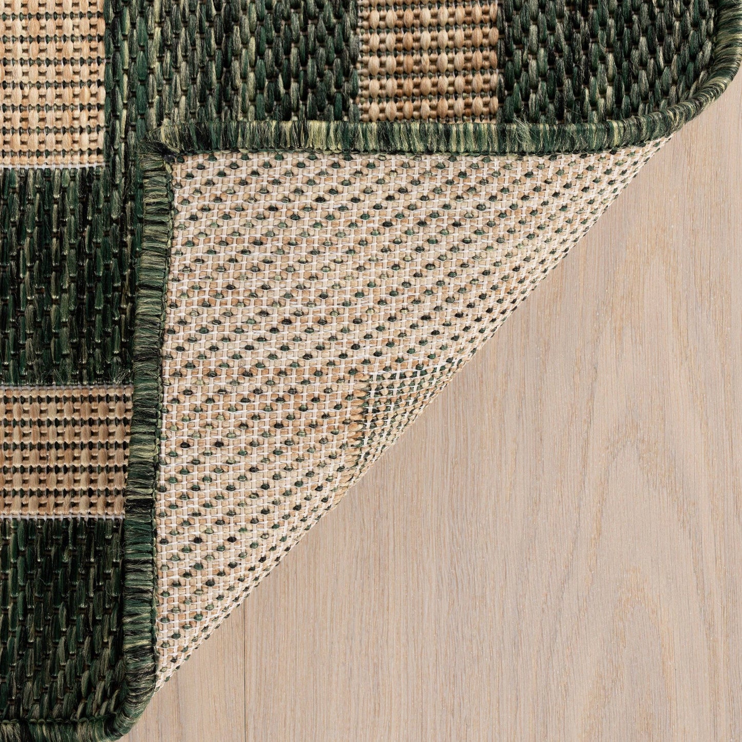 Zirelle Indoor/Outdoor Contemporary Area Rug: Brown / Rectangle / 6' 7" X 9'