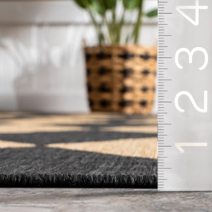 Diamond Trellis Indoor/Outdoor Rug- 5' x 8'