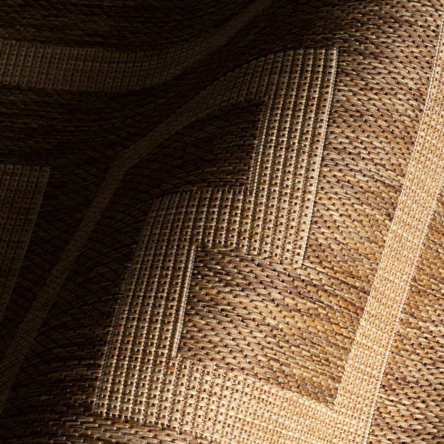 Zirelle Indoor/Outdoor Contemporary Area Rug: Brown / Rectangle / 6' 7" X 9'