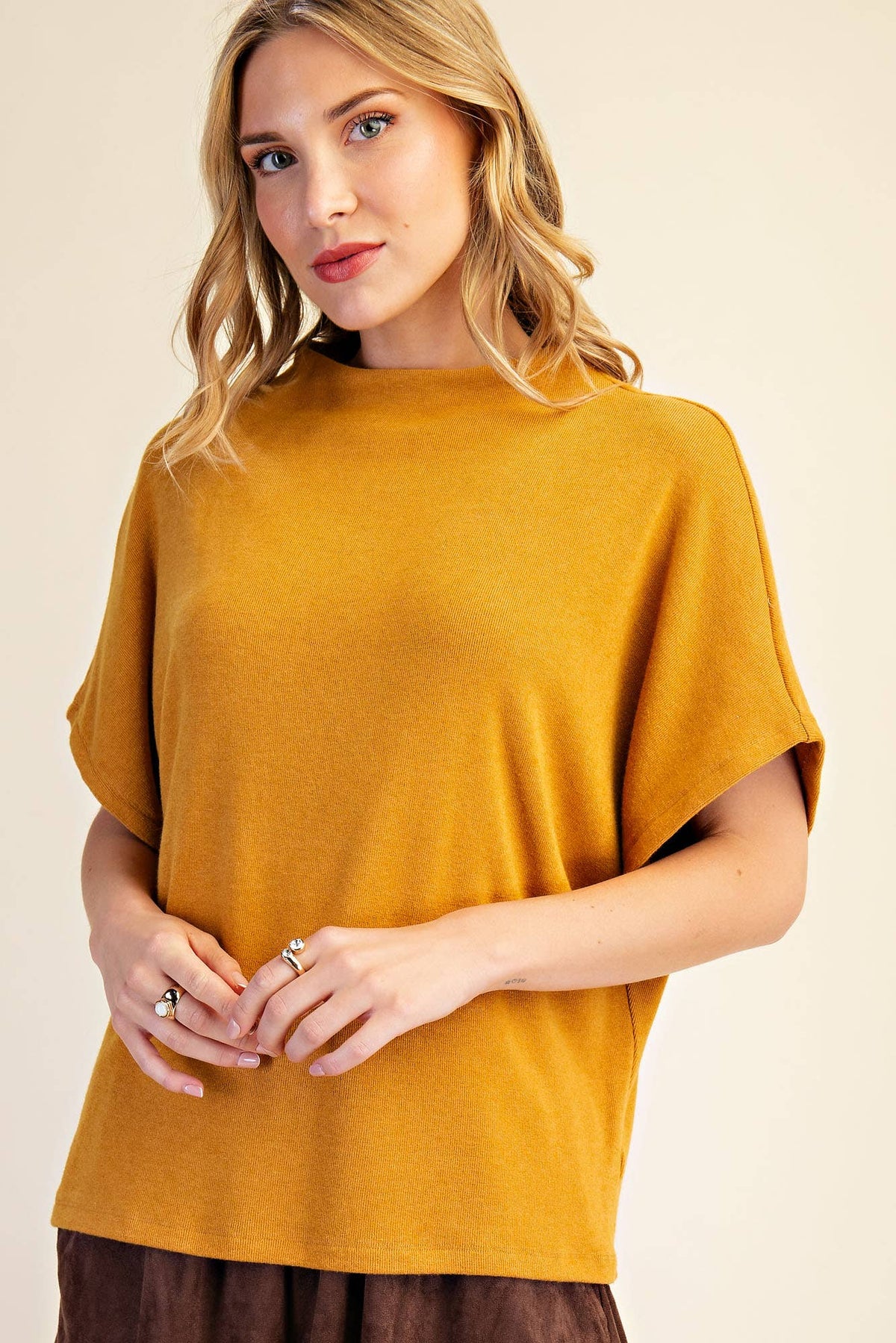 Mock Neck Short Sleeve Pullover Knit Top: Black / S
