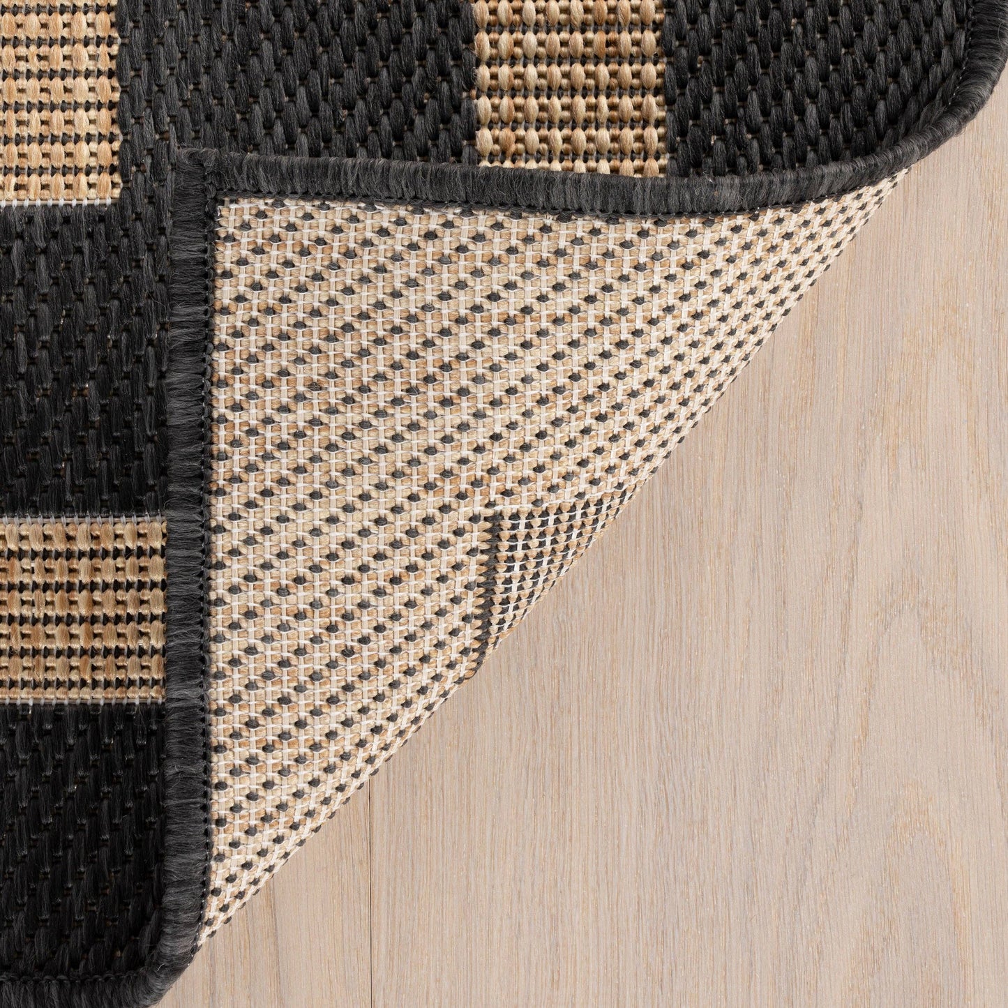 Zirelle Indoor/Outdoor Contemporary Area Rug: Brown / Rectangle / 6' 7" X 9'