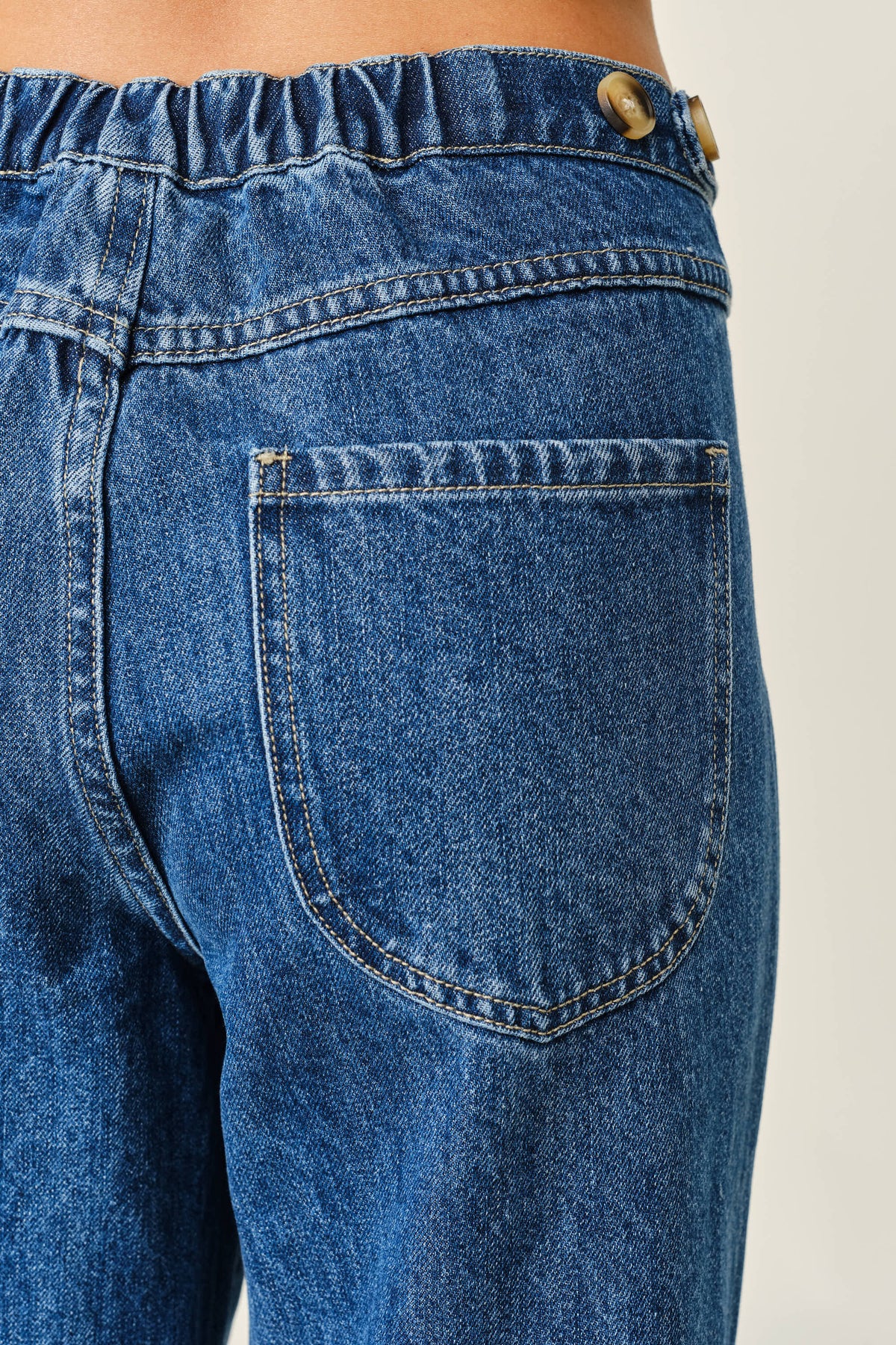 WIDE JEANS - SIDE BUTTON DETAIL
