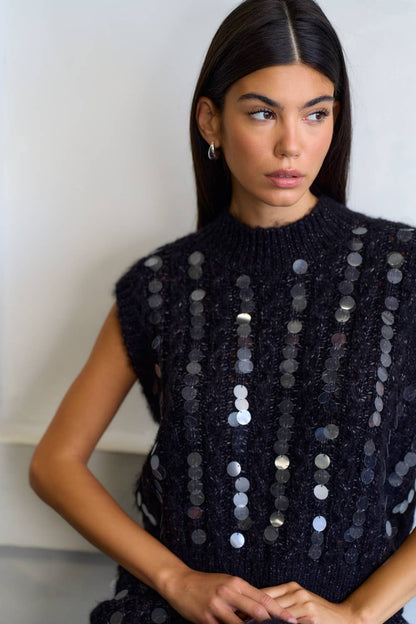 Sleeveless Sweater Top: BLACK / S