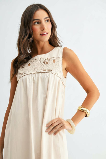 CREAM MAXI DRESS WITH LACE DETAILS