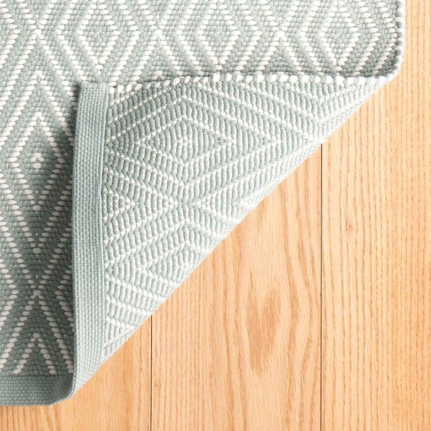 Diamond Handwoven Indoor/Outdoor Rug | Light Blue/Ivory: 4' x 6'