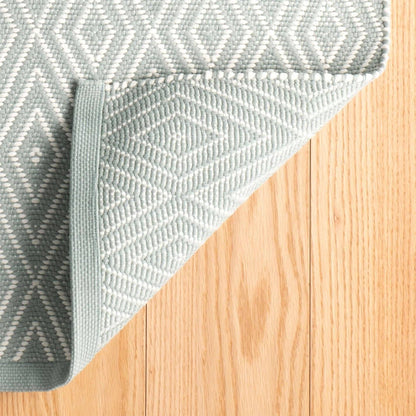 Diamond Handwoven Indoor/Outdoor Rug | Light Blue/Ivory: 4' x 6'
