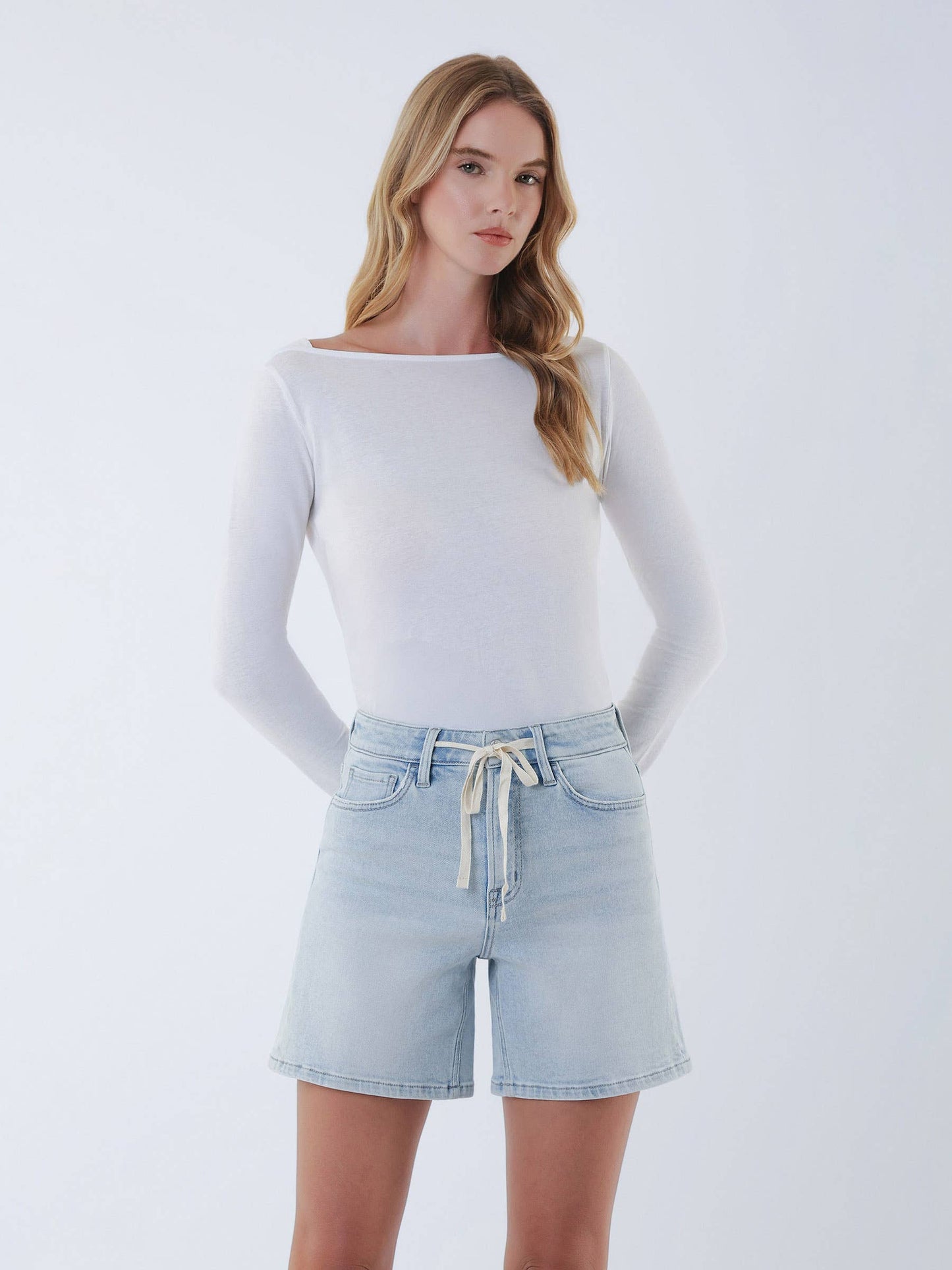 LIGHTWASH DRAWSTRING DENIM SHORTS