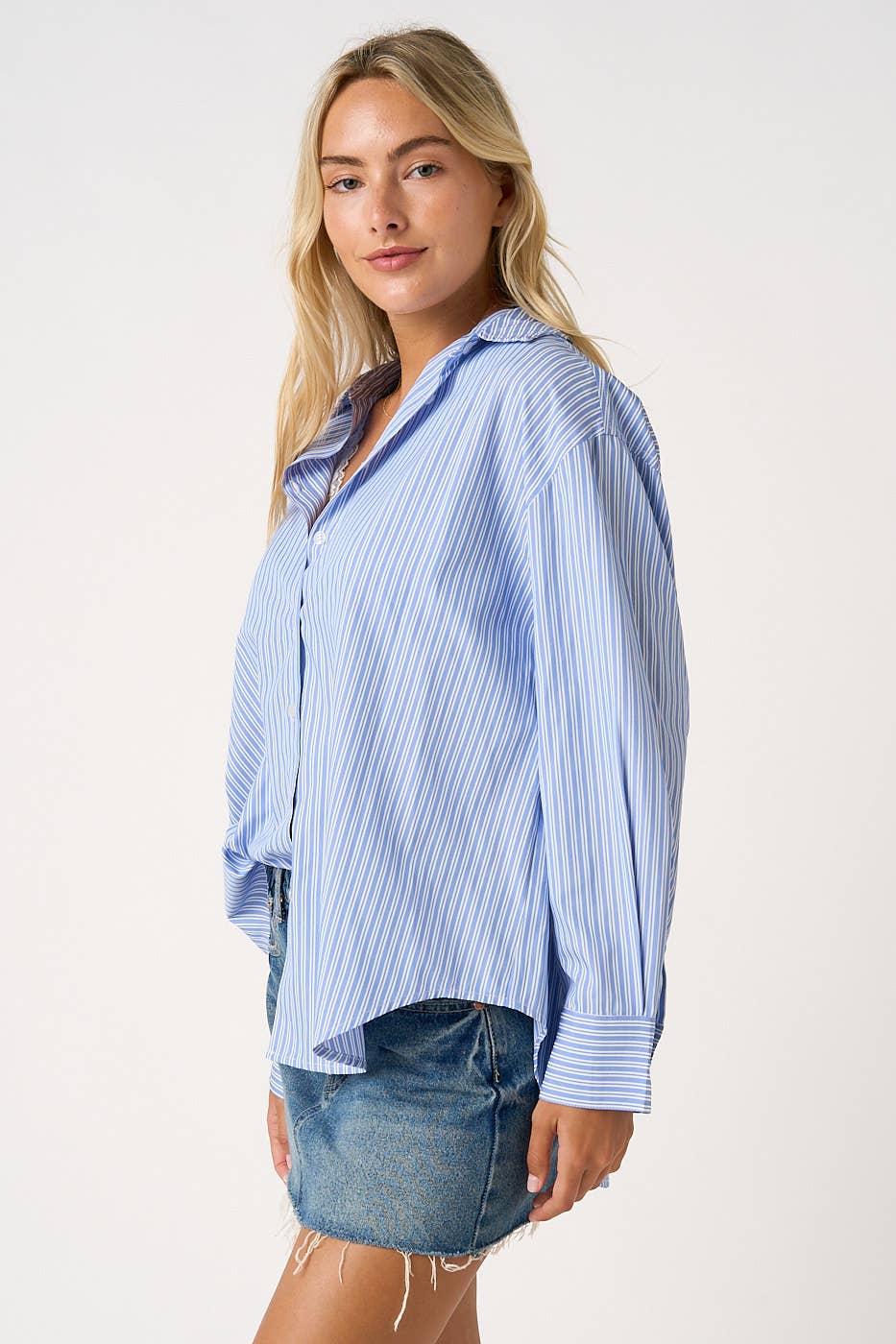 BLUE & WHITE STRIPED BUTTON DOWN