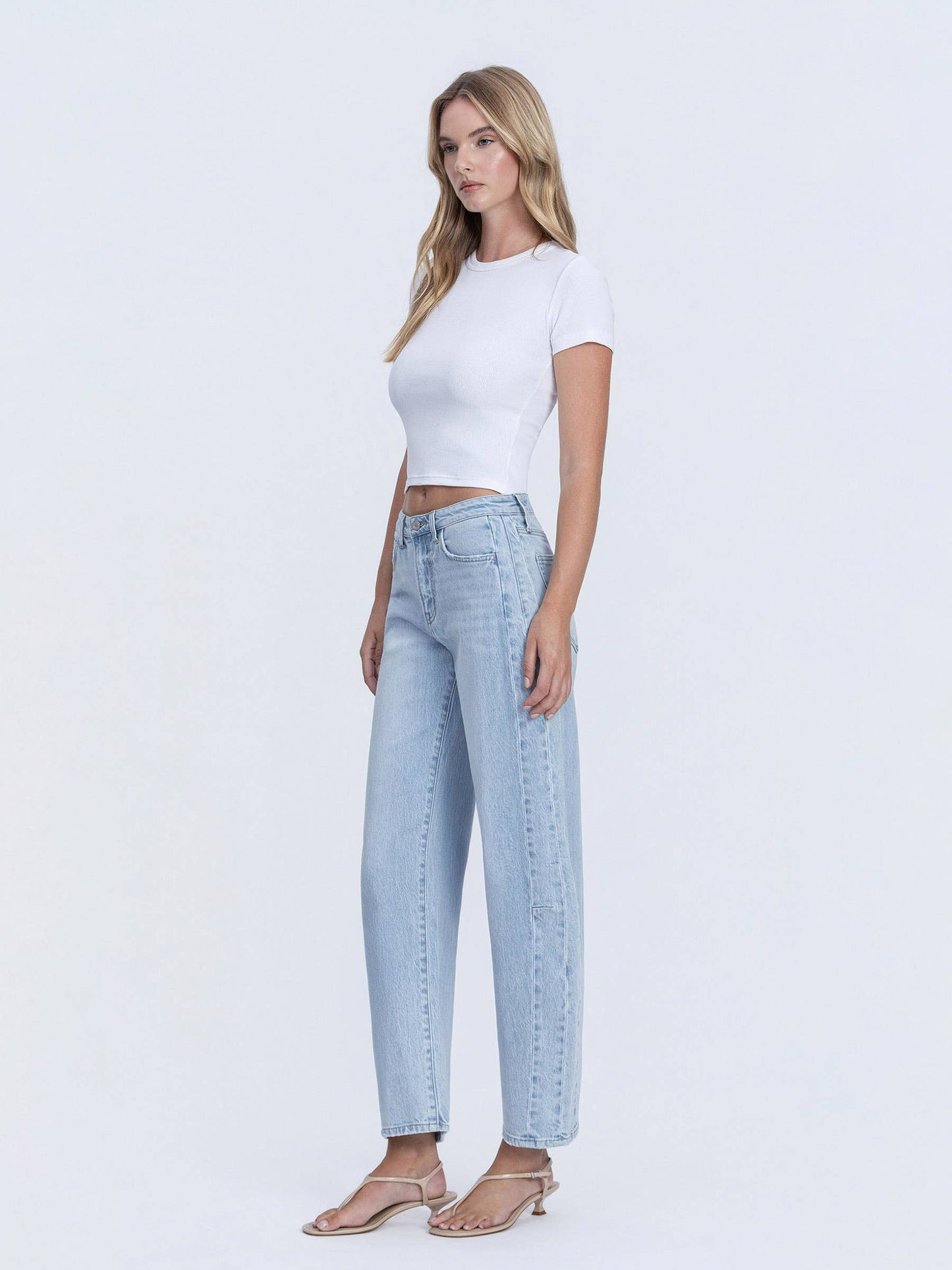 LIGHT WASH BARREL JEANS