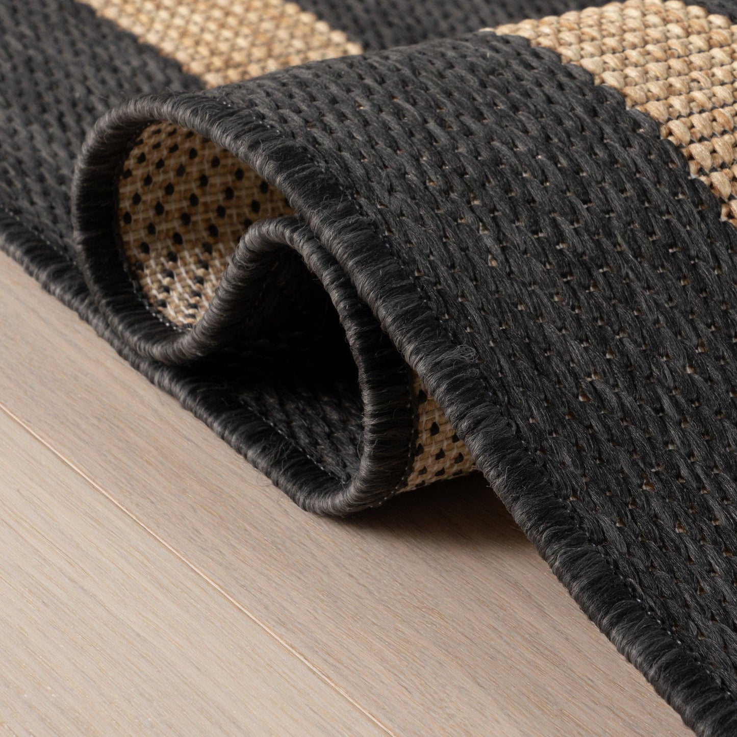 Zirelle Indoor/Outdoor Contemporary Area Rug: Brown / Rectangle / 6' 7" X 9'