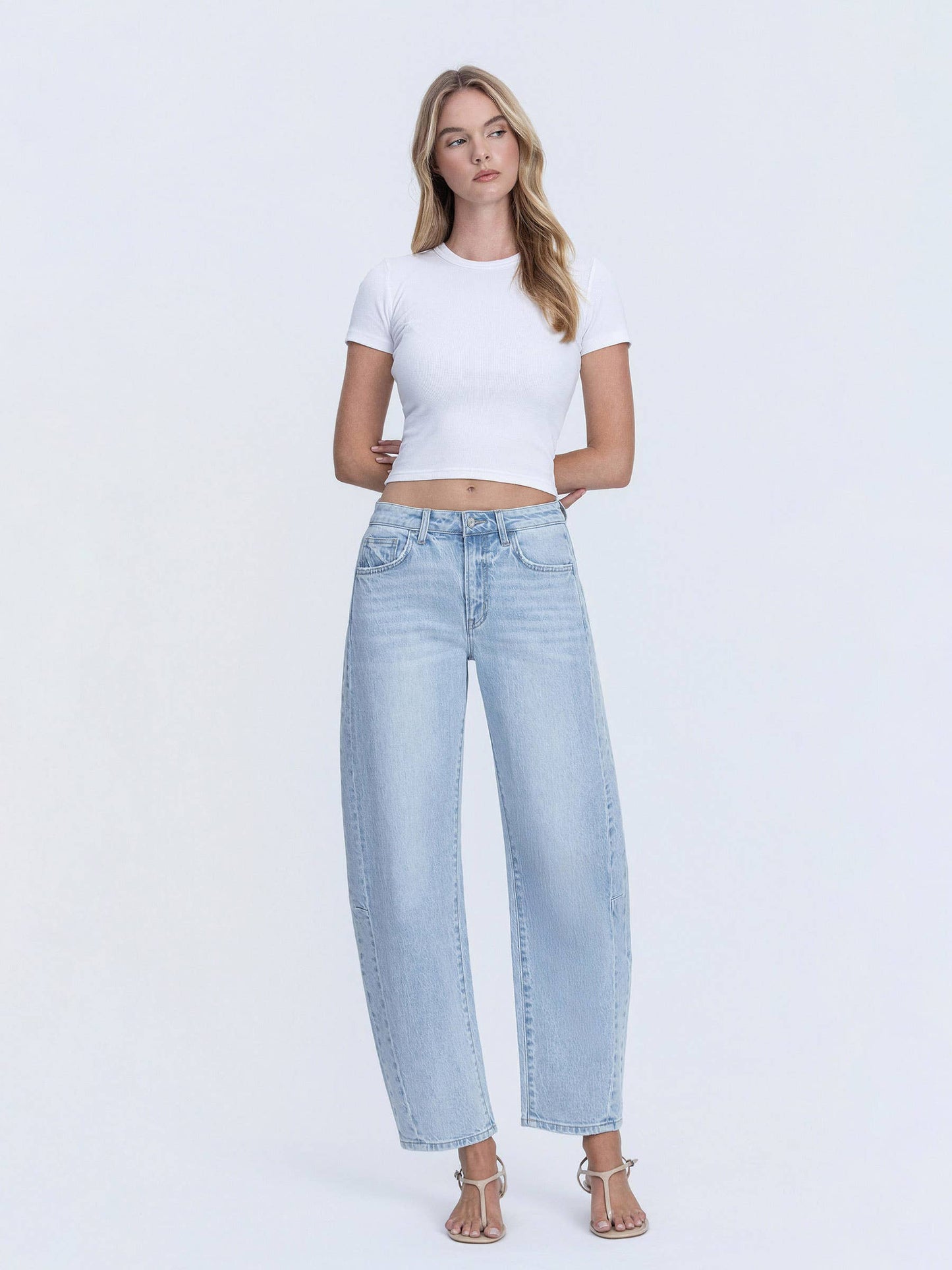 LIGHT WASH BARREL JEANS