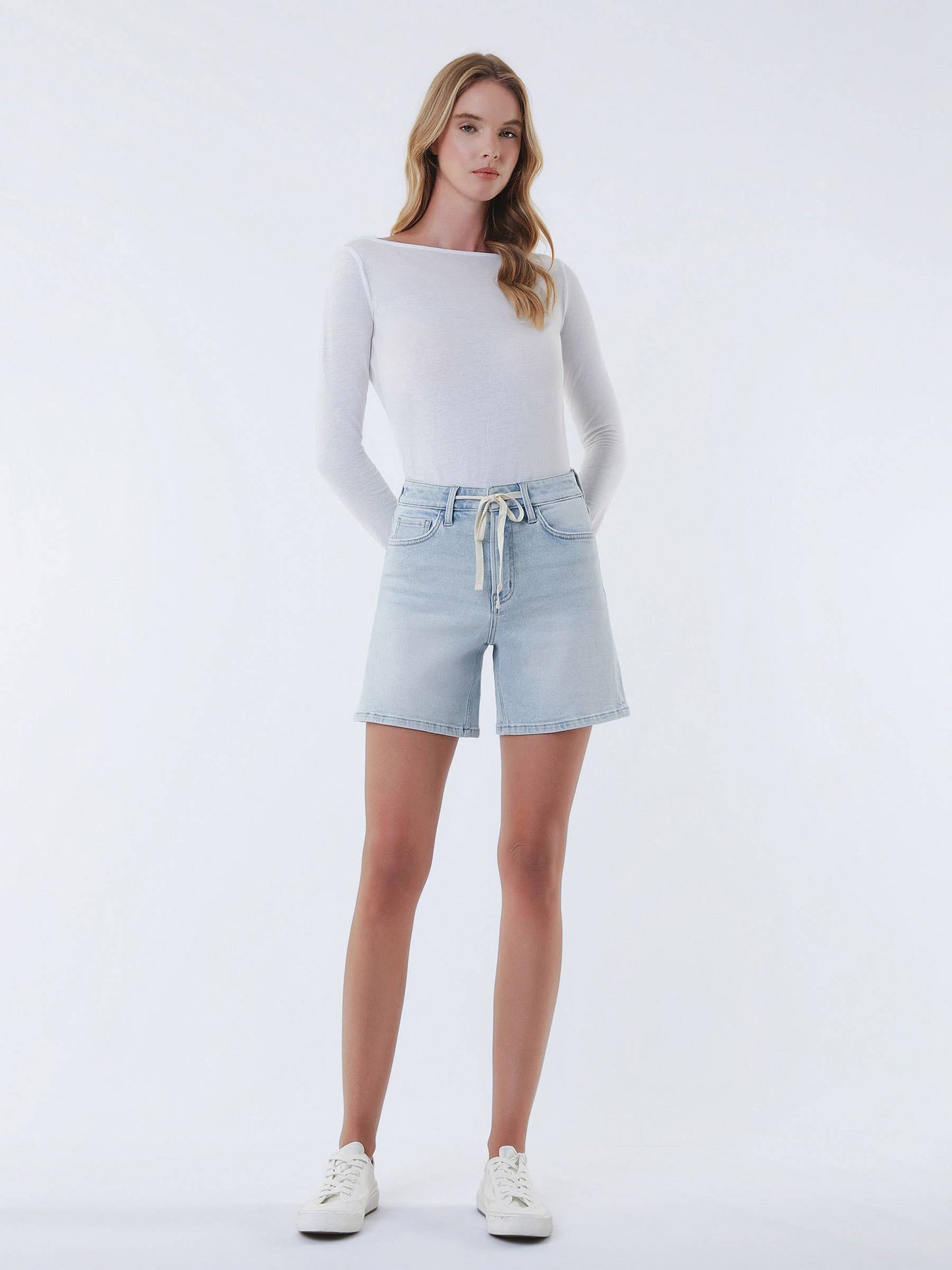 LIGHTWASH DRAWSTRING DENIM SHORTS
