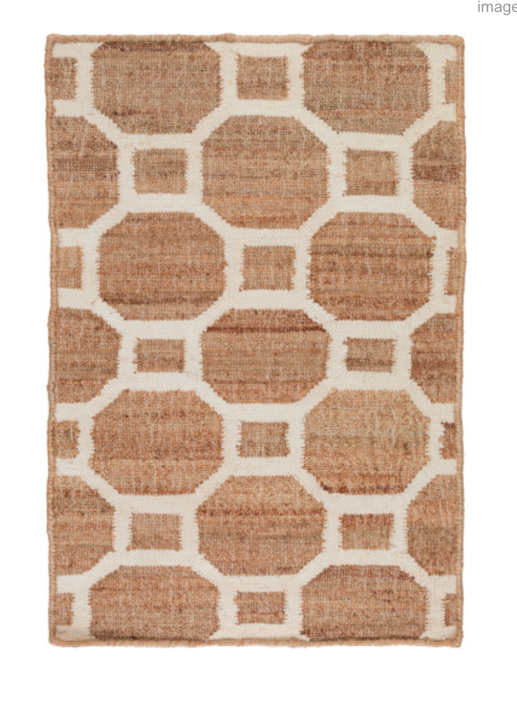 Natural Rattan with White trellis pattern rug - 5x7'6